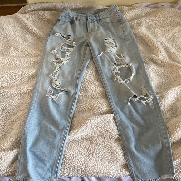AE destressed light Wash denim jeans ( New without tags) - Picture 2 of 8